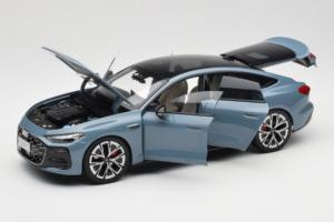 Audi A5L Sportback Sivkasto Modra OEM 1:18 ZAM60004B Kovina – slika 2 od 8