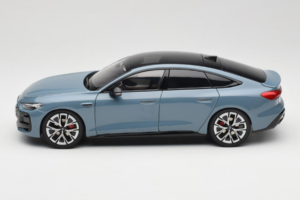 Audi A5L Sportback Sivkasto Modra OEM 1:18 ZAM60004B Kovina – slika 4 od 8