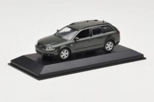 Audi A6 C5 Avant Temno Siv Minichamps 1:43 AUDI006 Kovina – slika 2 od 4