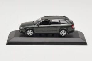 Audi A6 C5 Avant Temno Siv Minichamps 1:43 AUDI006 Kovina