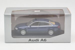 Audi A6 C5 Temno Modra Minichamps 1:43 132093 Kovina – slika 4 od 4