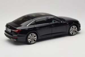 Audi A6L C8 Črn Paudi Model 1:18 42499 Kovina – slika 3 od 8