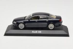 Audi A8 D3 Blue Metallic Light Interior Minichamps 1:43 20000001386003 Kovina