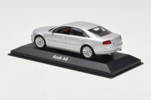 Audi A8 D3 Svetlo Srebrna Minichamps 1:43 5010508113 Kovina – slika 3 od 4
