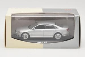 Audi A8 D3 Svetlo Srebrna Minichamps 1:43 5010508113 Kovina – slika 4 od 4