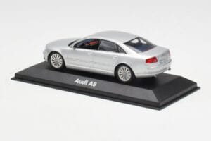Audi A8 D3 Srebrna Minichamps 1:43 20000001386001 Kovina – slika 3 od 4