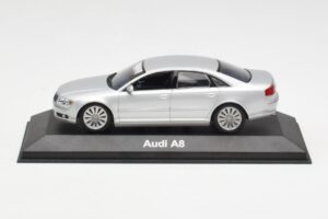 Audi A8 D3 Srebrna Minichamps 1:43 20000001386001 Kovina