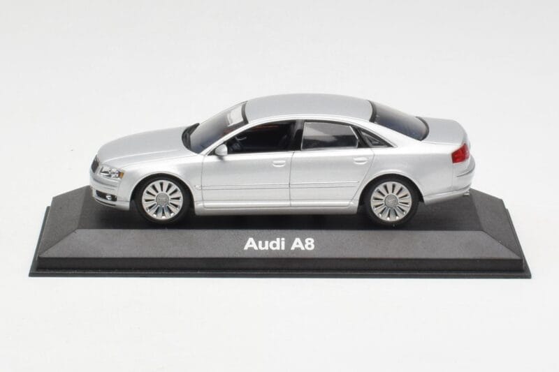 Audi A8 D3 Srebrna Minichamps 1:43 20000001386001 Kovina