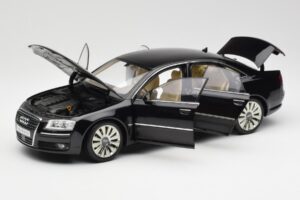 Audi A8 D3 W12 Črn Kyosho 1:18 09212BK Kovina – slika 2 od 8