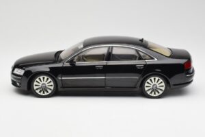 Audi A8 D3 W12 Črn Kyosho 1:18 09212BK Kovina – slika 4 od 8