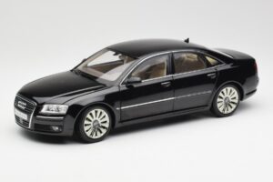 Audi A8 D3 W12 Črn Kyosho 1:18 09212BK Kovina