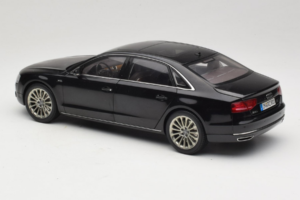 Audi A8L D3 W12 Phantom Black Kyosho 1:18 5011008125 Kovina – slika 7 od 8