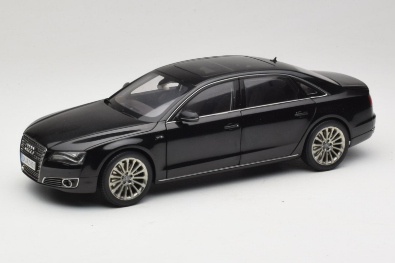 Audi A8L D3 W12 Phantom Black Kyosho 1:18 5011008125 Kovina