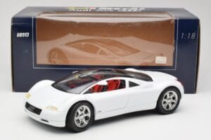 Audi Avus Quattro Alpine White Revell 1:18 08913 Kovina – slika 8 od 8