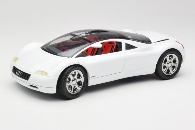 Audi Avus Quattro Alpine White Revell 1:18 08913 Kovina