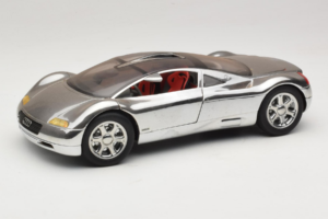 Audi Avus Quattro Chrome Silver Revell 1:18 08913-C1 Kovina