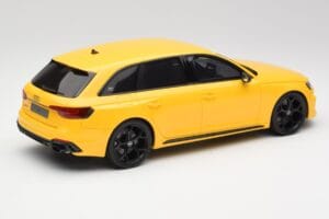 Audi RS4 B9 Avant 25. Obletnica Vegas Rumen GT Spirit 1:18 GT935 Smola – slika 2 od 6