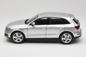 Audi Q5 8R Ice Silver Kyosho 1:18 09242IS Kovina – slika 4 od 8
