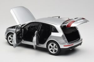 Audi Q5 8R Ice Silver Kyosho 1:18 09242IS Kovina – slika 5 od 8