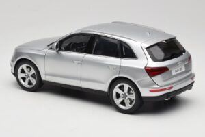 Audi Q5 8R Ice Silver Kyosho 1:18 09242IS Kovina – slika 7 od 8
