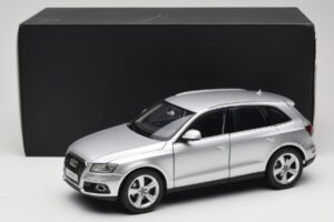 Audi Q5 8R Ice Silver Kyosho 1:18 09242IS Kovina – slika 8 od 8