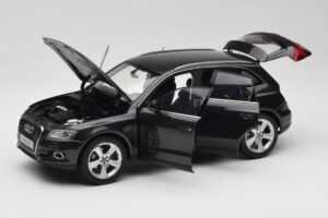 Audi Q5 8R Lava Grey Kyosho 1:18 09242LG Kovina – slika 2 od 8