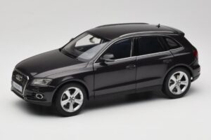 Audi Q5 8R Lava Grey Kyosho 1:18 09242LG Kovina