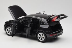 Audi Q5 8R Lava Grey Kyosho 1:18 09242LG Kovina – slika 5 od 8