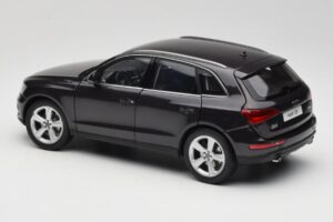 Audi Q5 8R Lava Grey Kyosho 1:18 09242LG Kovina – slika 7 od 8