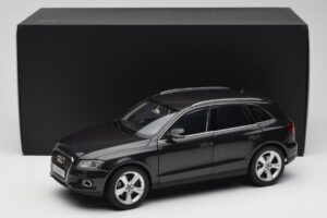 Audi Q5 8R Lava Grey Kyosho 1:18 09242LG Kovina – slika 8 od 8