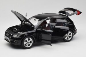 Audi Q5 8R Phantom Black Kyosho 1:18 09242BK Kovina – slika 2 od 8