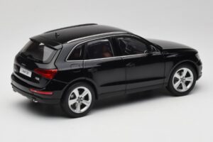 Audi Q5 8R Phantom Black Kyosho 1:18 09242BK Kovina – slika 3 od 8