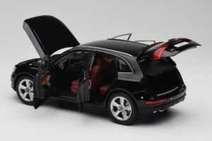 Audi Q5 8R Phantom Black Kyosho 1:18 09242BK Kovina – slika 5 od 8