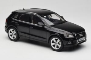 Audi Q5 8R Phantom Black Kyosho 1:18 09242BK Kovina – slika 6 od 8