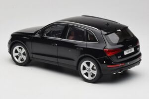 Audi Q5 8R Phantom Black Kyosho 1:18 09242BK Kovina – slika 7 od 8