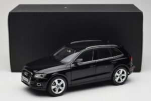 Audi Q5 8R Phantom Black Kyosho 1:18 09242BK Kovina – slika 8 od 8