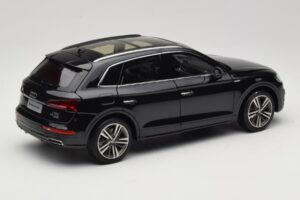 Audi Q5L FY Črna Paudi Model 1:18 26732 Kovina – slika 3 od 8