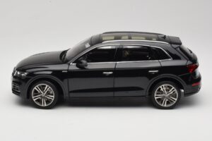 Audi Q5L FY Črna Paudi Model 1:18 26732 Kovina – slika 4 od 8
