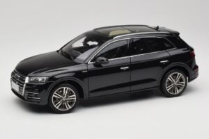 Audi Q5L FY Črna Paudi Model 1:18 26732 Kovina