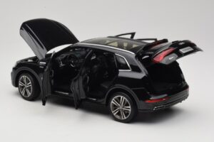 Audi Q5L FY Črna Paudi Model 1:18 26732 Kovina – slika 5 od 8
