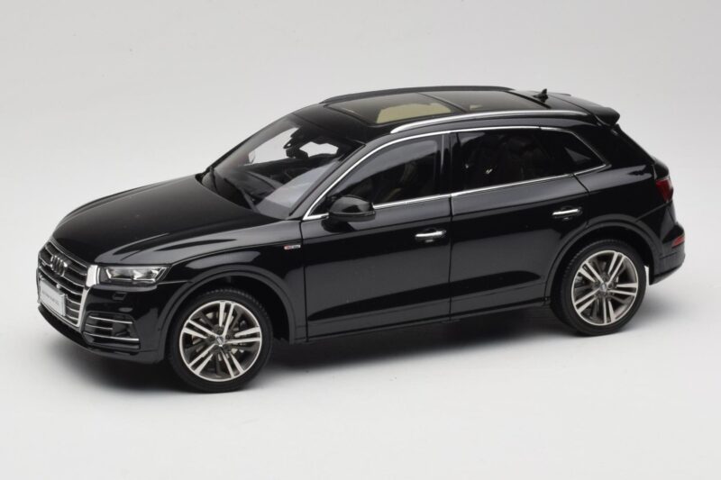 Audi Q5L FY Črna Paudi Model 1:18 26732 Kovina