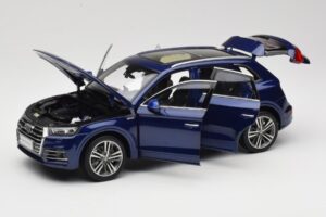 Audi Q5L FY Moder Paudi Model 1:18 33729 Kovina – slika 2 od 8