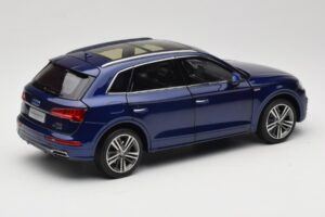 Audi Q5L FY Moder Paudi Model 1:18 33729 Kovina – slika 3 od 8
