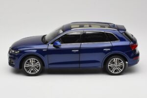 Audi Q5L FY Moder Paudi Model 1:18 33729 Kovina – slika 4 od 8