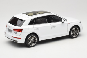 Audi Q5L FY Bel Paudi Model 1:18 30694 Kovina – slika 3 od 8