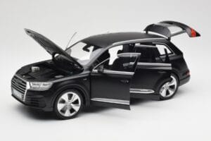 Audi Q7 4M Mat Črna Minichamps 1:18 110014001 Kovina – slika 2 od 8