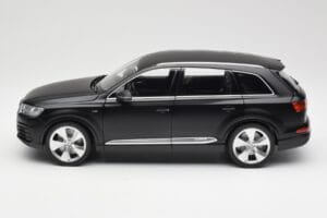 Audi Q7 4M Mat Črna Minichamps 1:18 110014001 Kovina – slika 4 od 8
