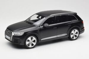 Audi Q7 4M Mat Črna Minichamps 1:18 110014001 Kovina