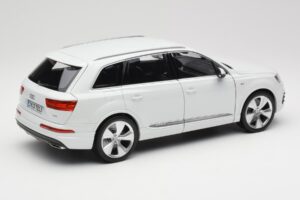 Audi Q7 4M Bel Minichamps 1:18 110014000 Kovina – slika 3 od 8