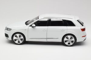 Audi Q7 4M Bel Minichamps 1:18 110014000 Kovina – slika 4 od 8